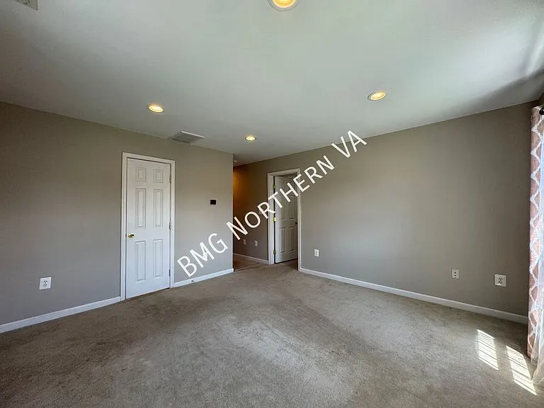 1909 Rollins Dr — Photo 25
