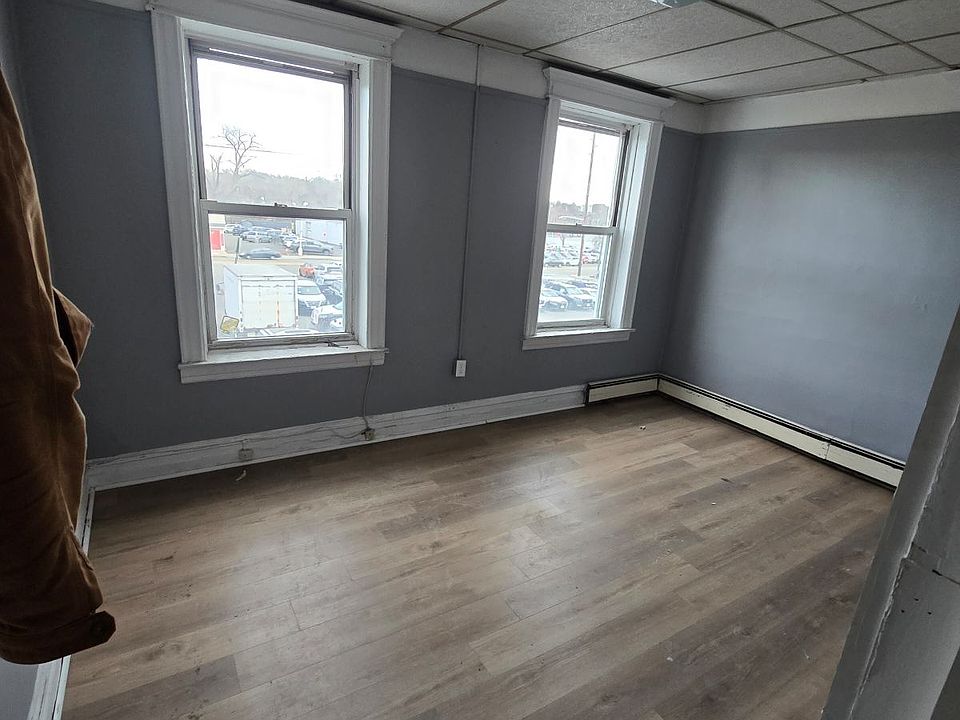 2nd image of 408 Main St APT 4