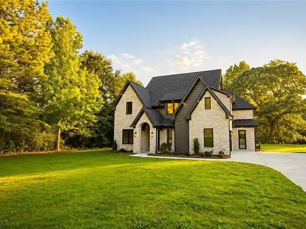 6220 Blackjack Rd, Flowery Branch, GA 30542