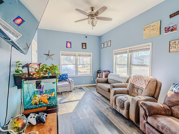 3rd image of 601 E 3rd St