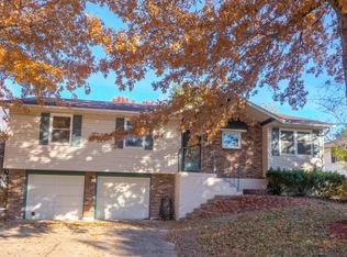 19508 Bryn Mawr Dr, Independence, MO 64057
