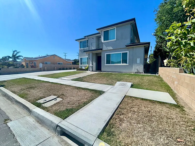 10101 Crosby Ave — Photo 1