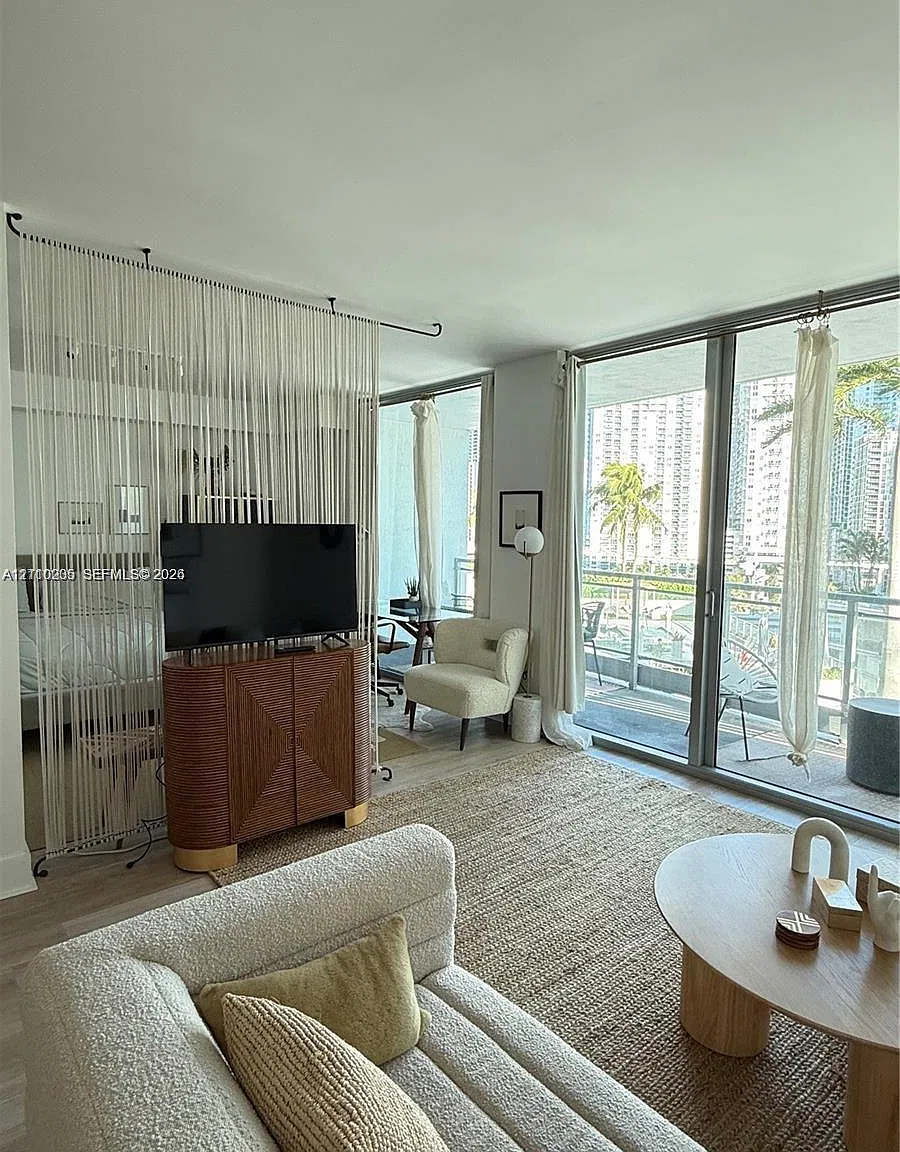Ivy Condo — Photo 2