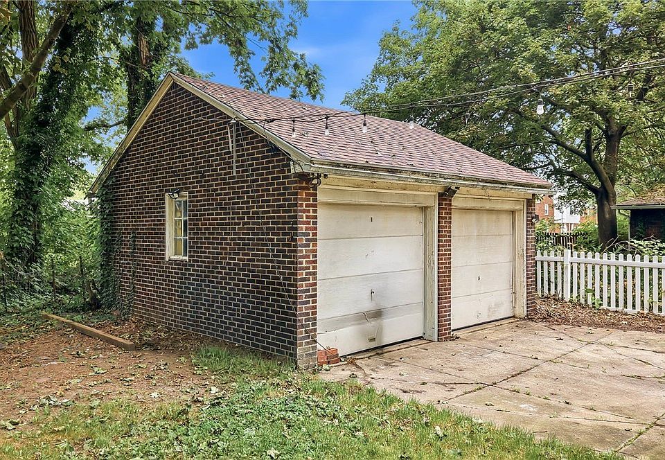 43rd image of 2318 Selma Ave