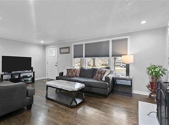 2nd image of 302 W 96th Ter
