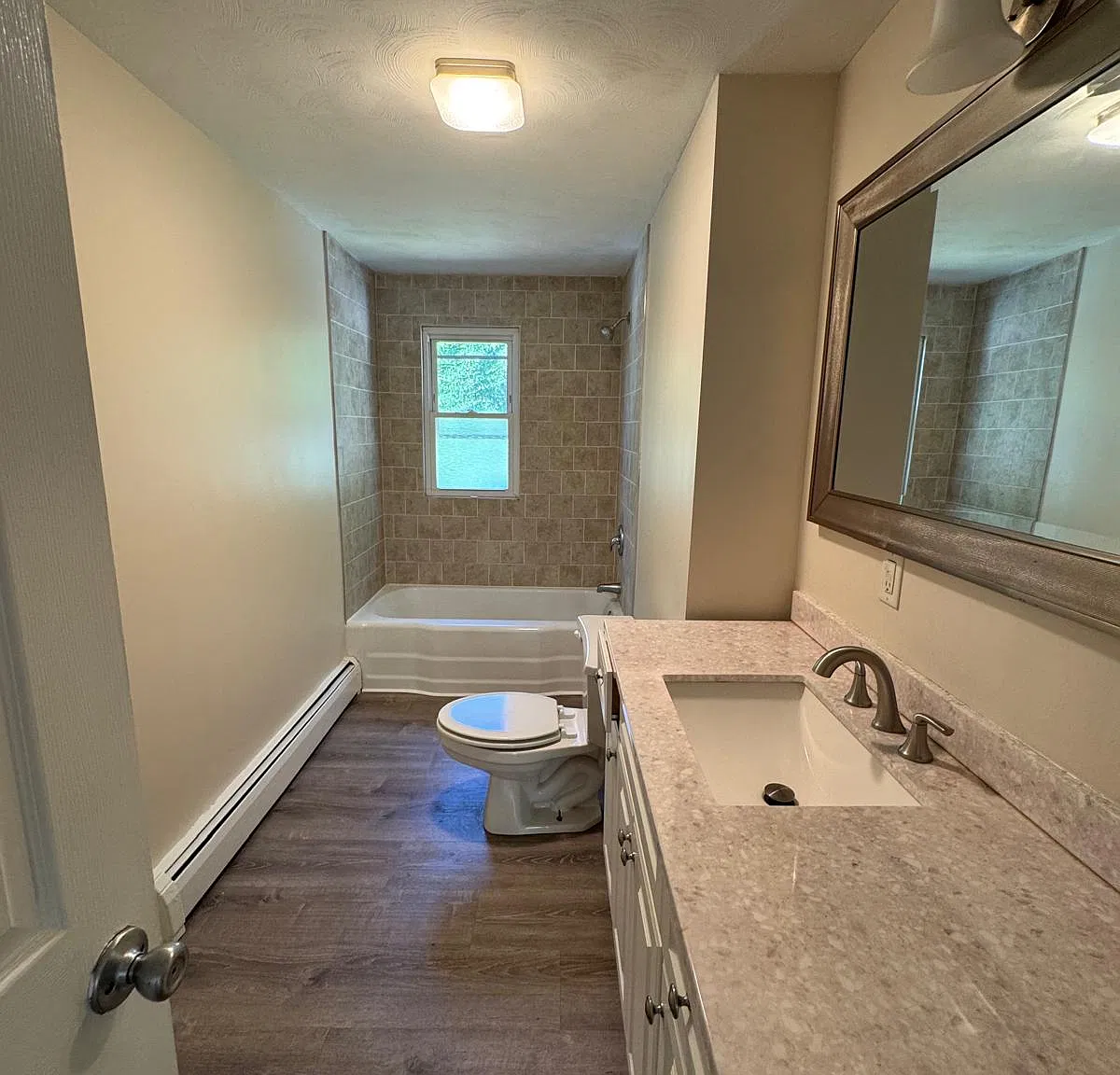 3 bed, $1,700 — Photo 1