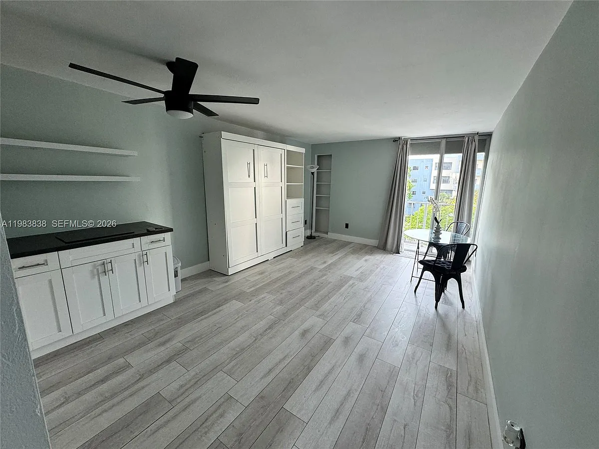 Building Photo - 1615 West Ave #402