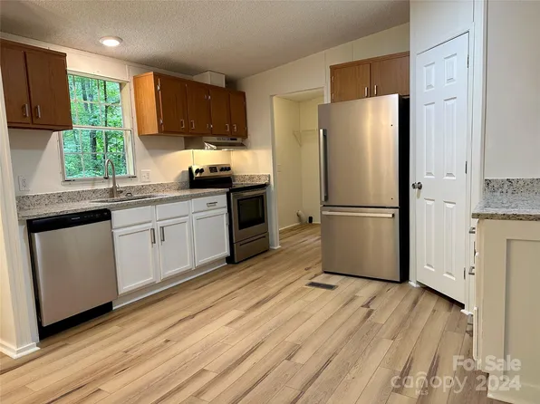 6686 Old Plank Rd, Stanley, NC 28164