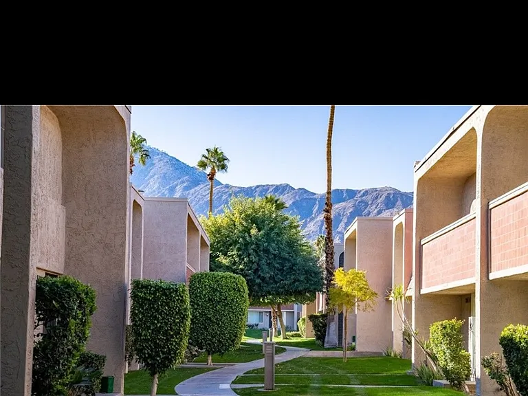 2252 N Indian Canyon Dr #B — Photo 12