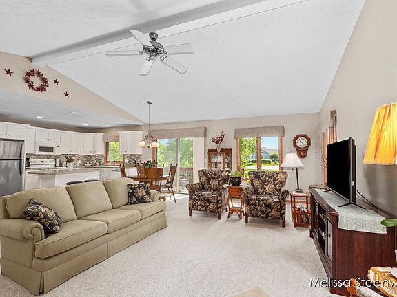 4th image of 281 Interlaken Ct