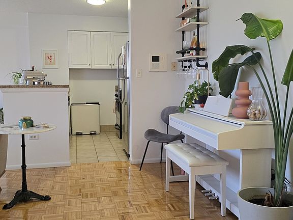 4th image of 225 8th Ave #14D