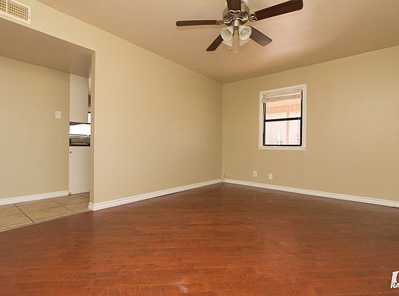 3rd image of 2473 Glenwood Dr