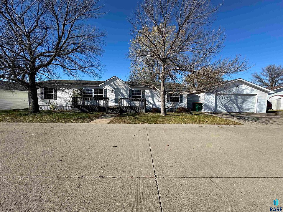 1st image of 903 N Bobwhite Pl
