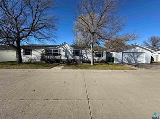 903 N Bobwhite Pl, Sioux Falls, SD 57107