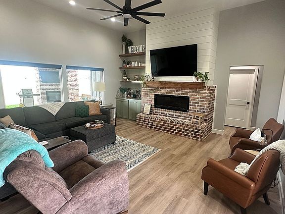 3rd image of 5411 E Lake Hellums Rd
