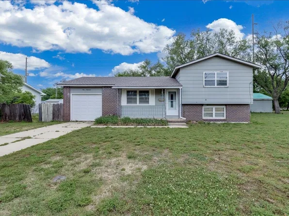 400 N Hickory Ln, Valley Center, KS 67147