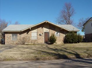 1009 W Main St, Moore, OK 73160