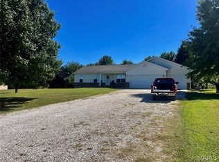 33 Maryln Ln, Hawk Point, MO 63349