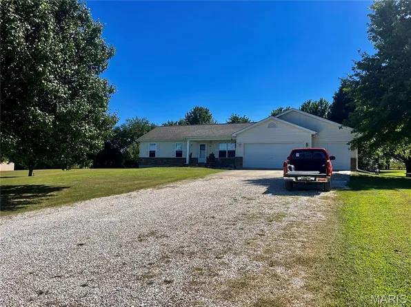 33 Maryln Ln, Hawk Point, MO 63349