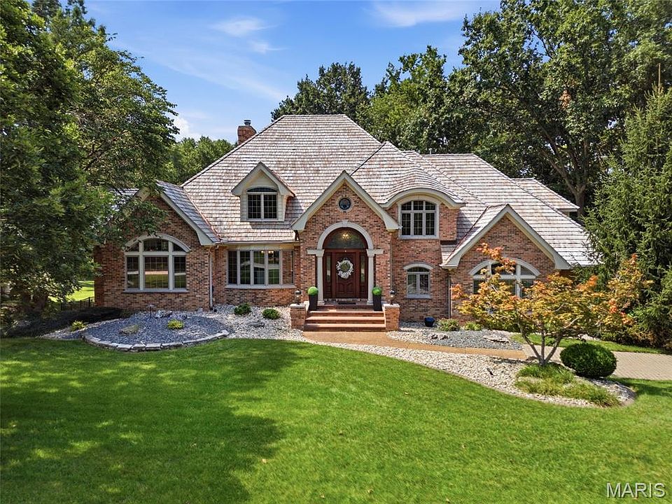 1st image of 1109 N Oxfordshire Ln
