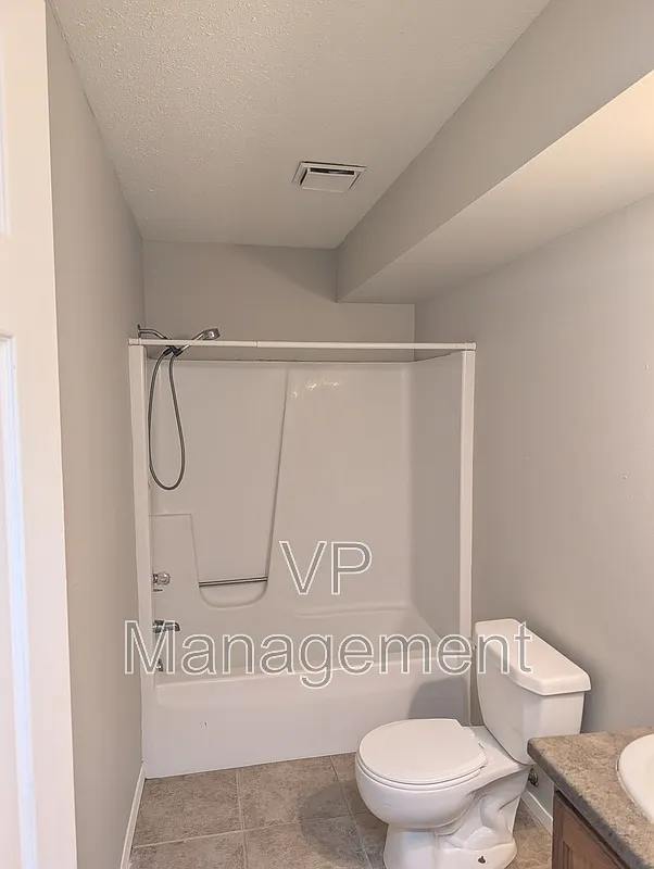 2 bed, 1.0 bath, 720 sqft, $895 — Photo 4