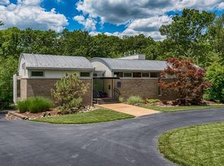 2 Winding Brook Ln, Saint Louis, MO