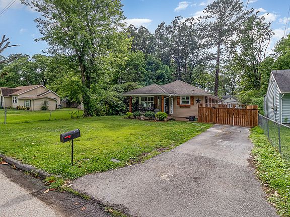 2nd image of 605 Castle Dr