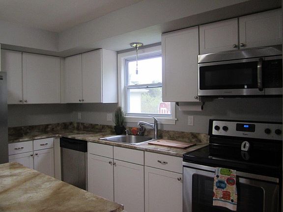 3rd image of 793 Charlotte Dr