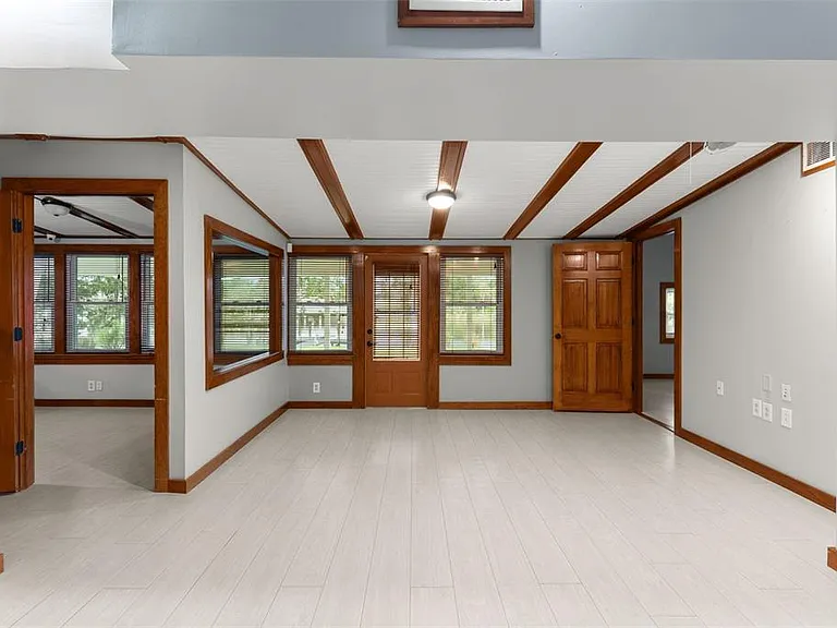 10519 Bridgewood Dr — Photo 3