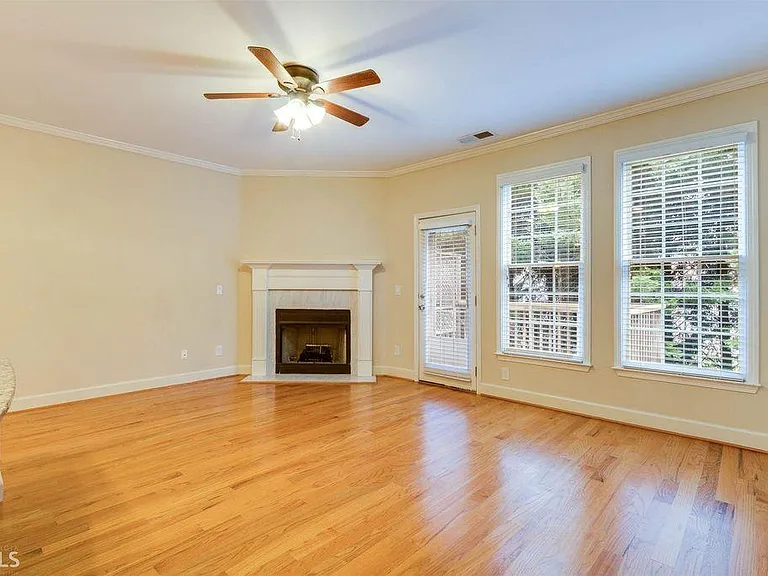 11072 Lorin Way — Photo 2