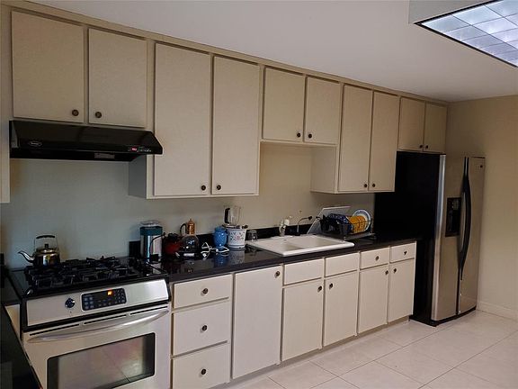 4th image of 6687 Sw Fwy APT 105