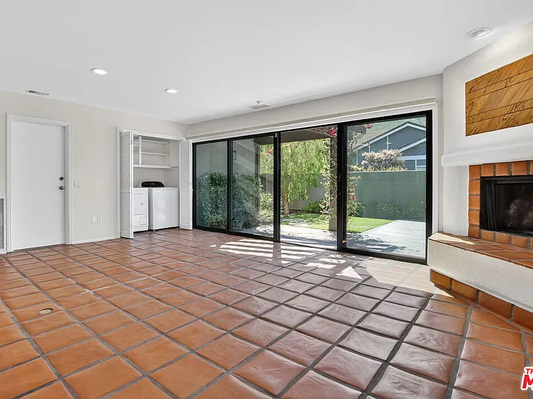 1331 Avenida De Cortez — Photo 21