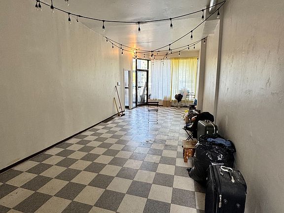 3rd image of 187 Augusta Ave