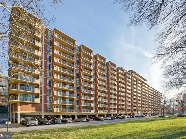 1300 Army Navy Dr APT 118, Arlington, VA 22202