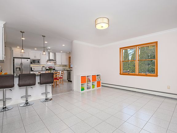 5th image of 33 Lakeview Ave