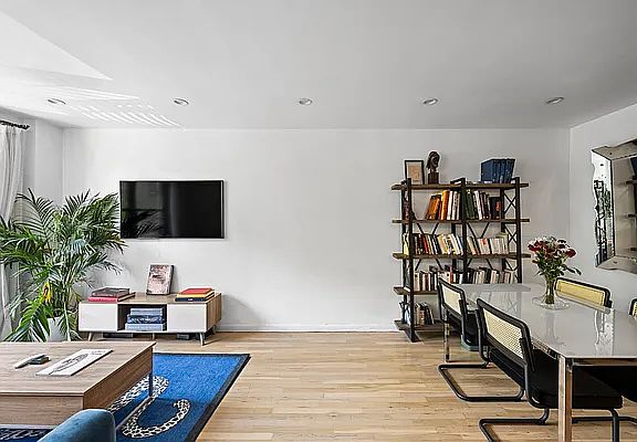 4th image of 165 Christopher St APT 2K