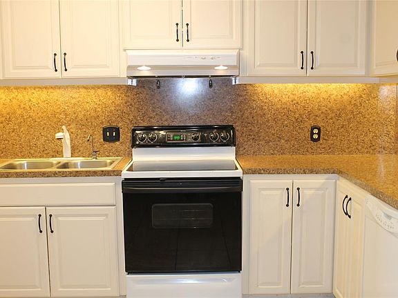 Great under counter lighting in the kitchen.