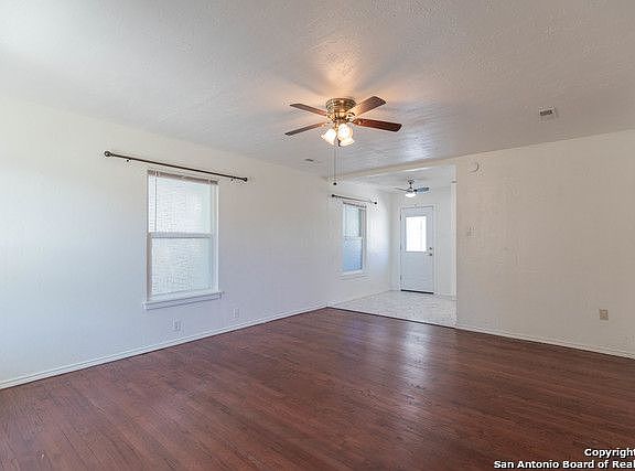 4th image of 627 Pilgrim Dr