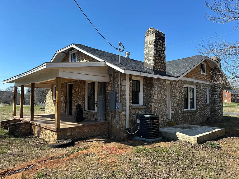 118 E Raleigh St — Photo 9