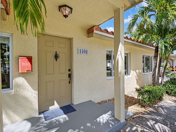 5th image of 1309 SW 19th Avenue