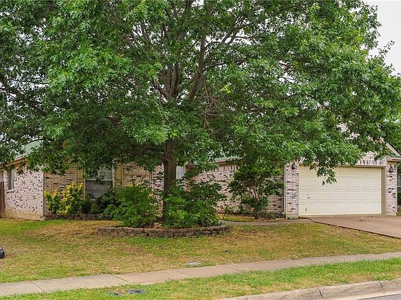 4th image of 622 Engleside Dr