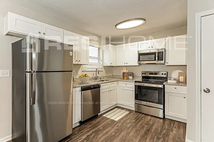 5251 Cornell Dr — Photo 2