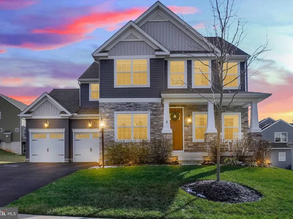 4 Cloverfield St, Stewartstown, PA 17363