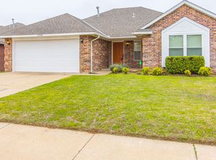 21910 Homesteaders Pl, Edmond, OK 73012