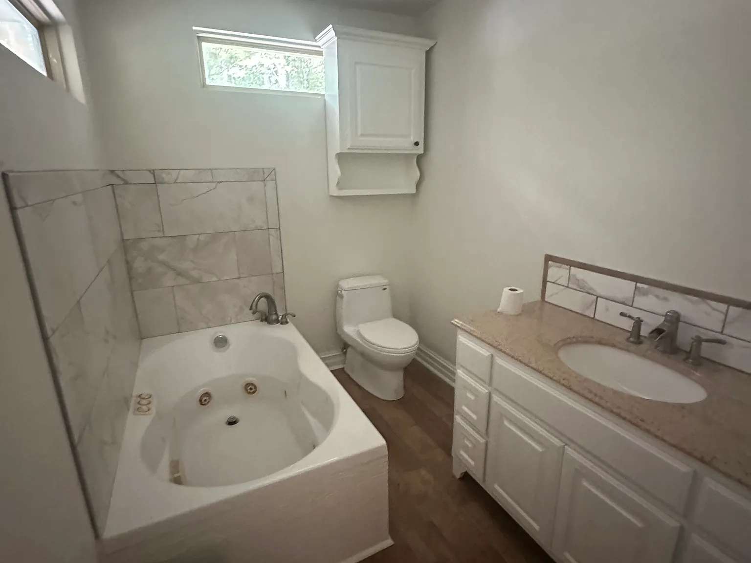 3 bed, 1105 sqft, $2,000 — Photo 3
