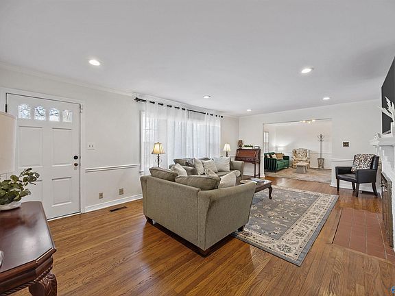 4th image of 1500 Governors Dr SE