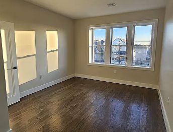 3rd image of 535 Hawthorne Ave #4