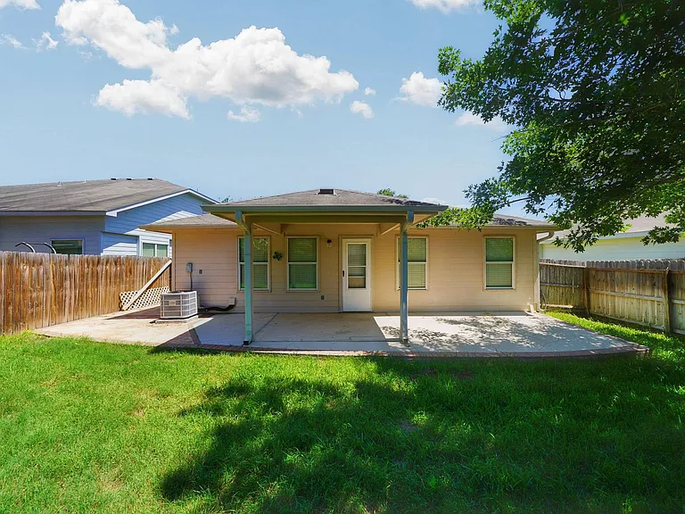 320 Longhorn Way — Photo 32