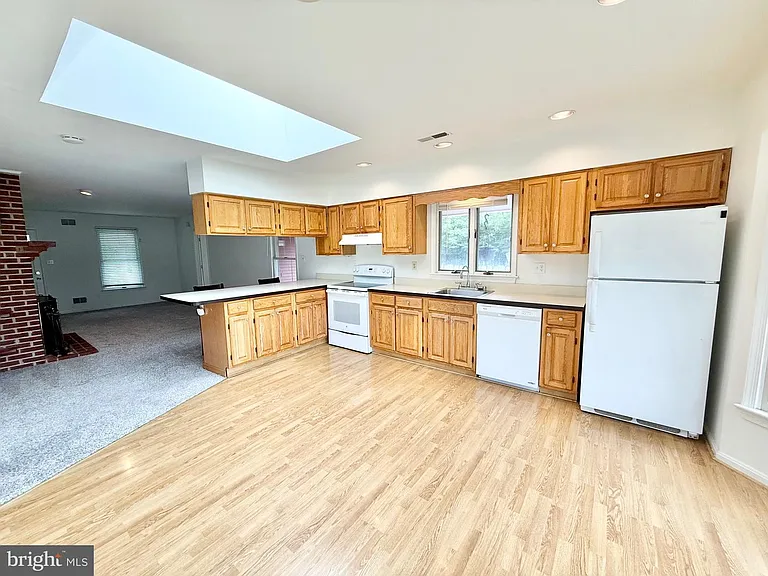 10620 Belmont Blvd — Photo 2