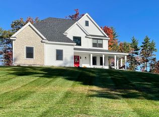 8 Mayflower Ln, Pelham, NH 03076